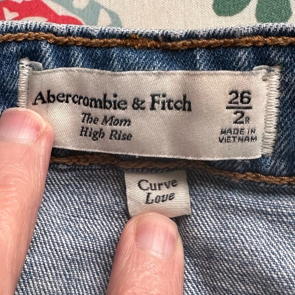 Abercrombie & Fitch The Mom High Rise Curve Love Straight Leg Jeans Size 26/2 - Picture 6 of 6